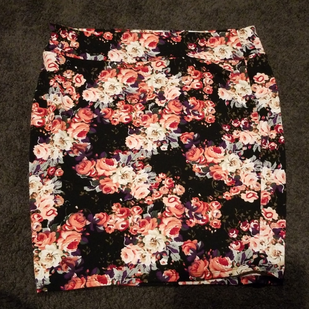 COPY - Plus Size (1x) Floral Stretchy Skirt